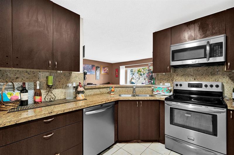 Image 6 of 44 For 3413 44th St  108