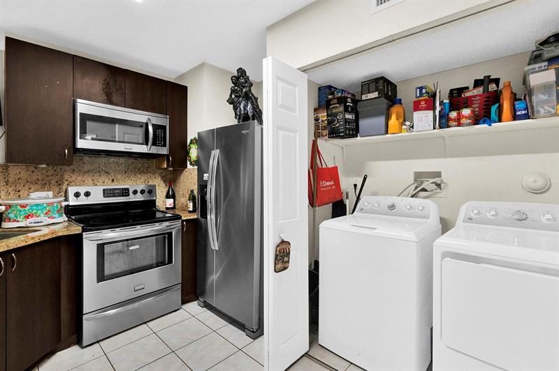 Image 7 of 44 For 3413 44th St  108