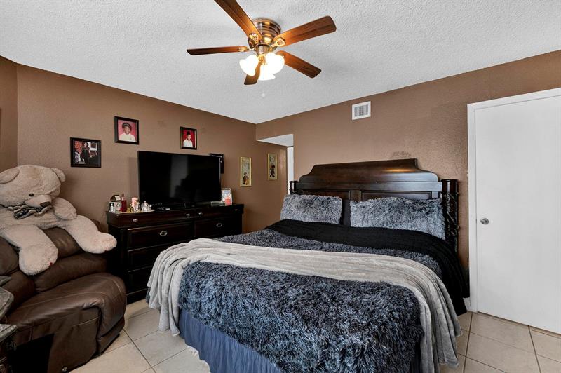 Image 9 of 44 For 3413 44th St  108