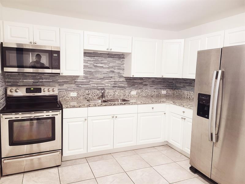 Image 3 of 12 For 2330 Taft St  4
