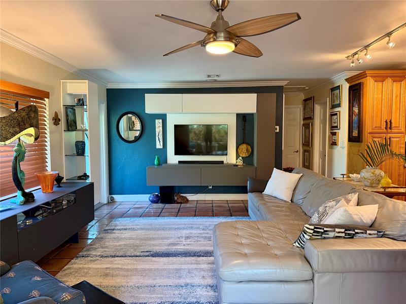 Image 7 of 62 For 100 26th Dr  