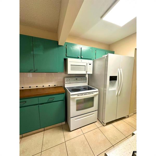Image 10 of 20 For 5190 Sabal Palm Blvd  201
