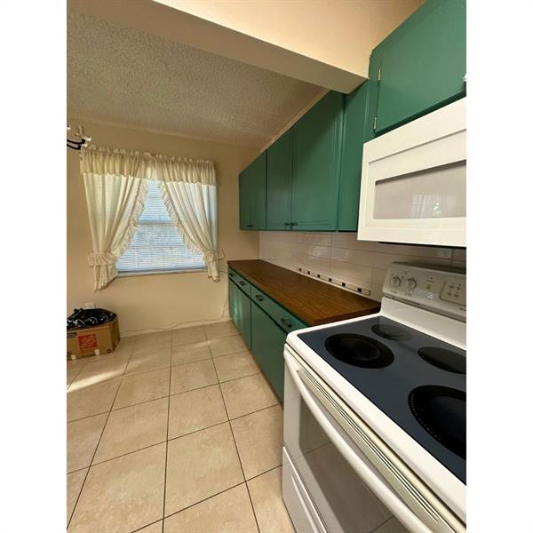 Image 11 of 20 For 5190 Sabal Palm Blvd  201