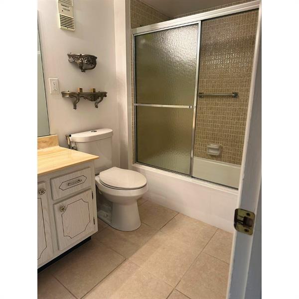 Image 19 of 20 For 5190 Sabal Palm Blvd  201