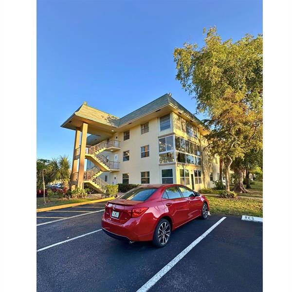 Image 4 of 20 For 5190 Sabal Palm Blvd  201