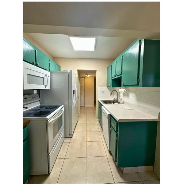 Image 9 of 20 For 5190 Sabal Palm Blvd  201