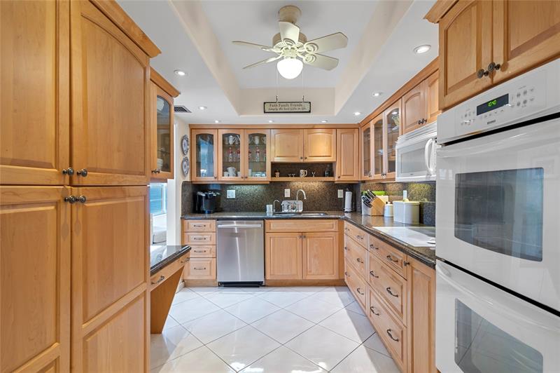 Image 17 of 39 For 3850 Galt Ocean Dr  1001
