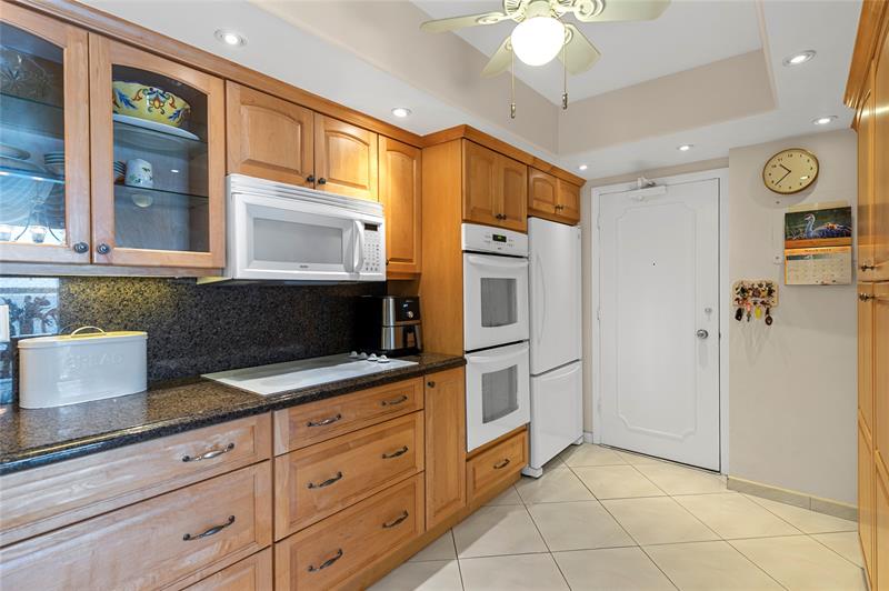 Image 18 of 39 For 3850 Galt Ocean Dr  1001