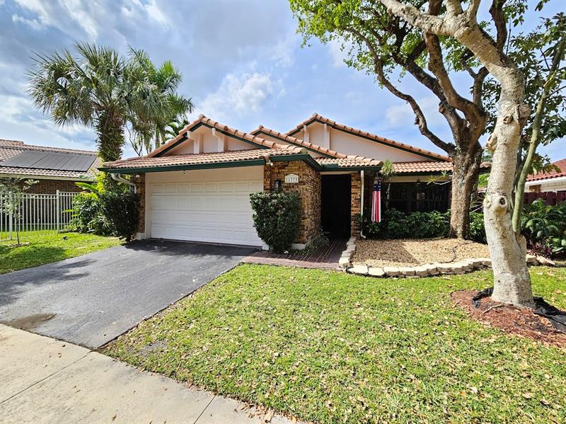 Details for 11375 Point Dr, Cooper City, FL 33026