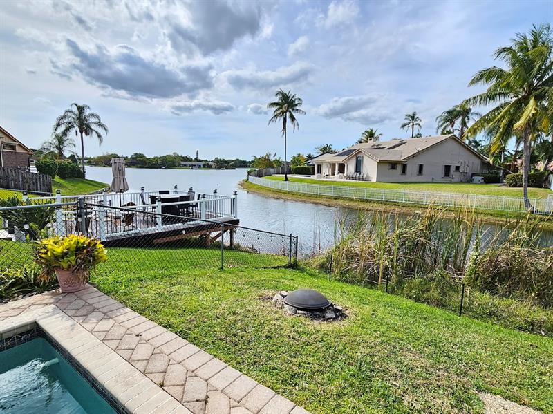 Image 18 of 22 For 11375 Point Dr