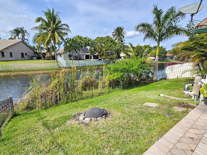 Image 21 of 22 For 11375 Point Dr