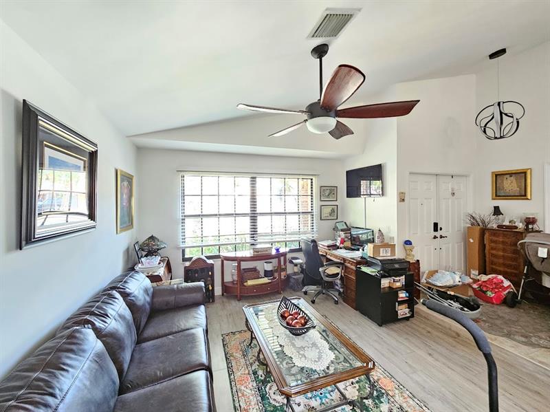 Image 7 of 22 For 11375 Point Dr