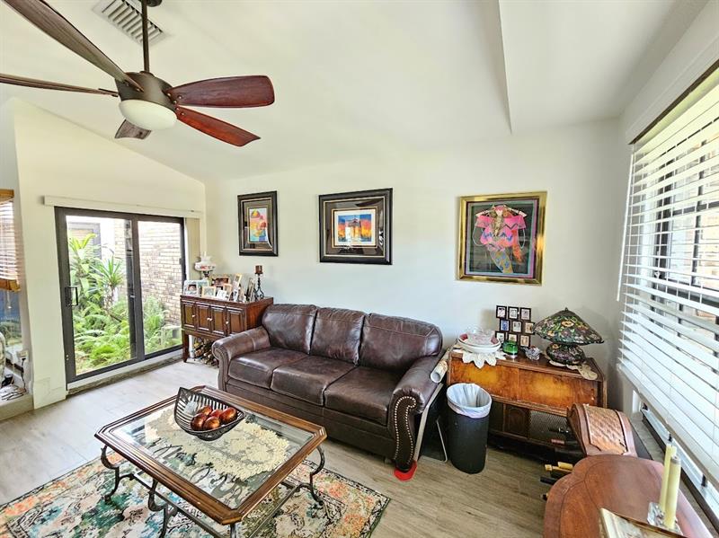 Image 9 of 22 For 11375 Point Dr