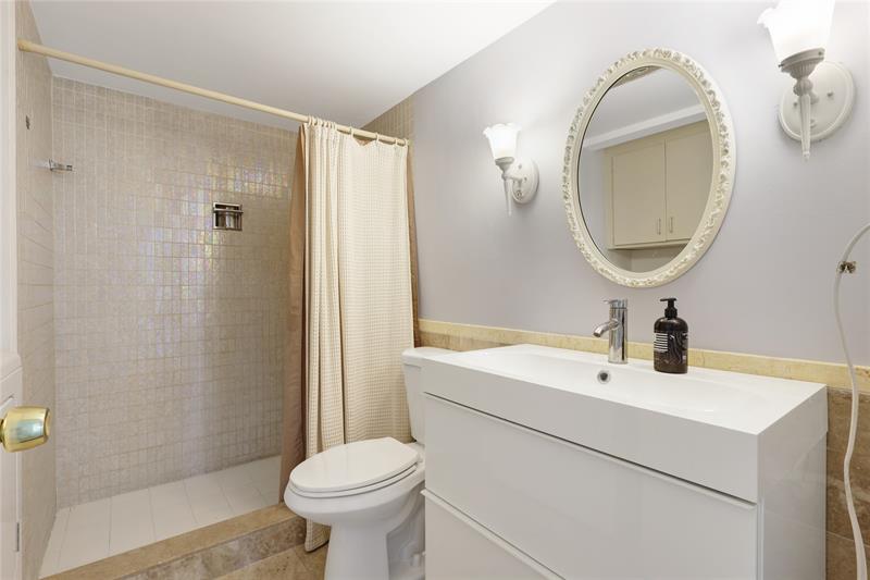 Image 16 of 29 For 2500 Las Olas Blvd  406