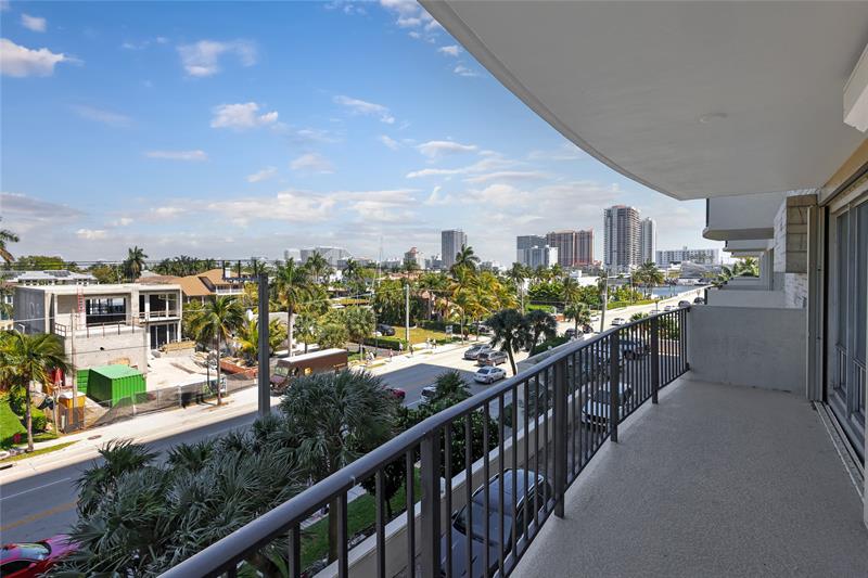 Image 22 of 29 For 2500 Las Olas Blvd  406