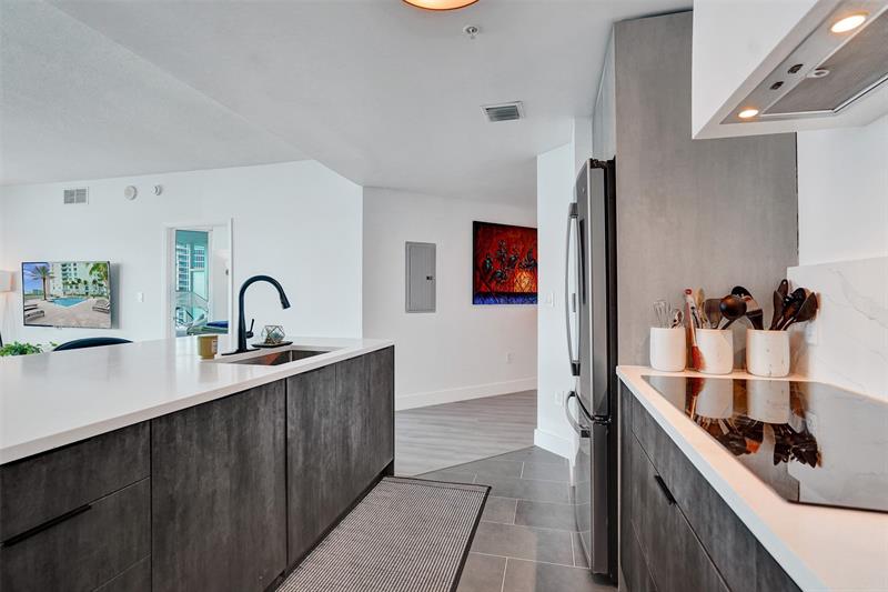 Image 11 of 31 For 1900 Bayshore Drive  3718