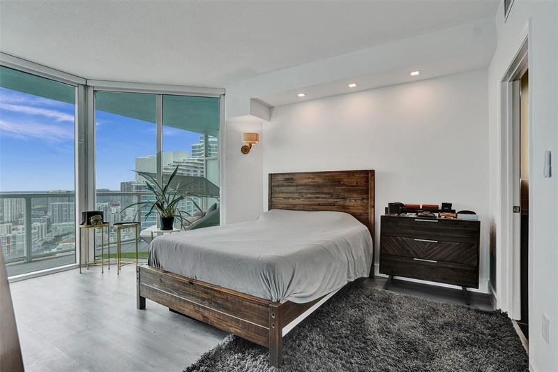 Image 13 of 31 For 1900 Bayshore Drive  3718