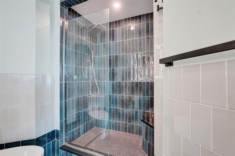 Image 17 of 31 For 1900 Bayshore Drive  3718