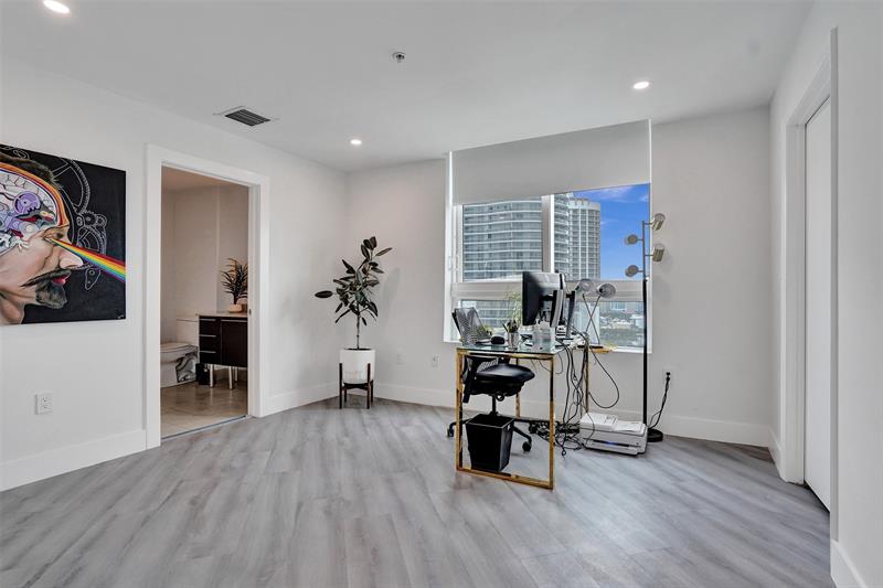 Image 20 of 31 For 1900 Bayshore Drive  3718