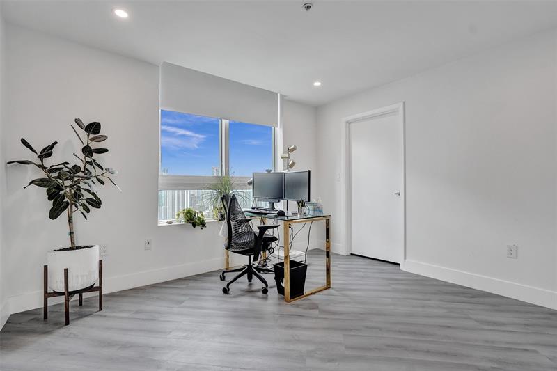 Image 21 of 31 For 1900 Bayshore Drive  3718