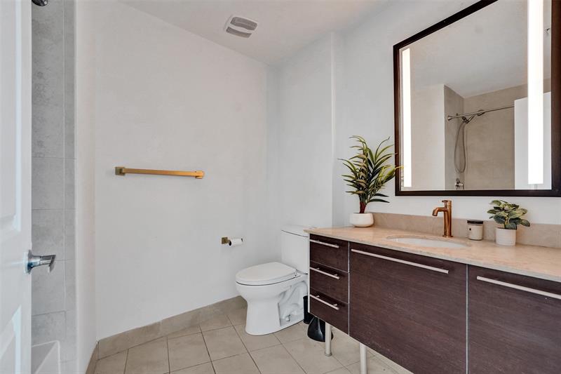 Image 22 of 31 For 1900 Bayshore Drive  3718