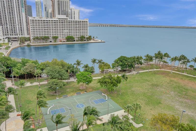 Image 30 of 31 For 1900 Bayshore Drive  3718