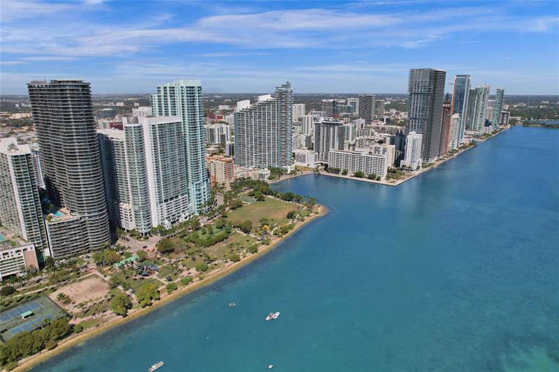 Image 6 of 31 For 1900 Bayshore Drive  3718
