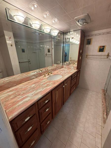 Image 17 of 55 For 1537 Hillsboro Blvd 745