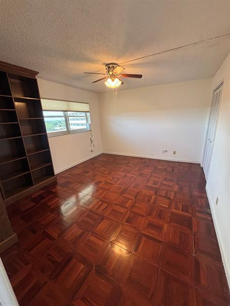 Image 18 of 55 For 1537 Hillsboro Blvd 745