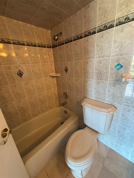 Image 20 of 55 For 1537 Hillsboro Blvd 745