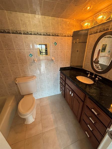 Image 26 of 55 For 1537 Hillsboro Blvd 745