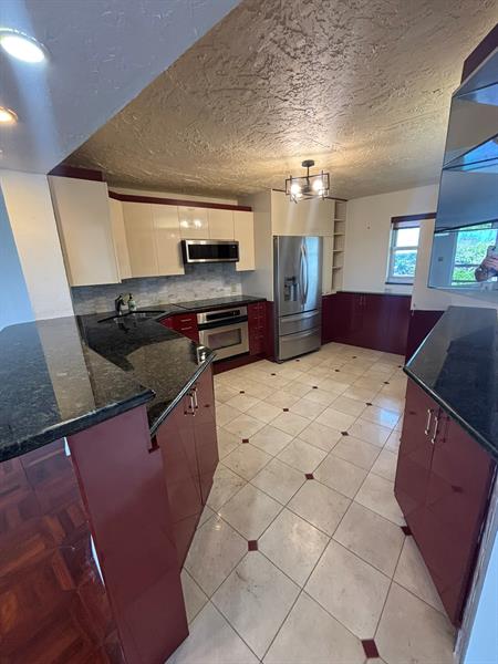 Image 3 of 55 For 1537 Hillsboro Blvd 745