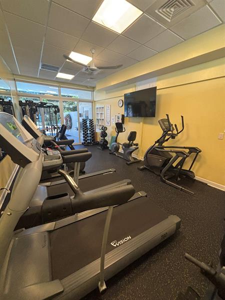 Image 43 of 55 For 1537 Hillsboro Blvd 745