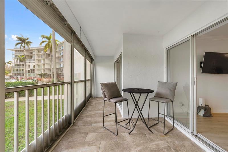 Image 6 of 29 For 1301 Hillsboro Blvd  104