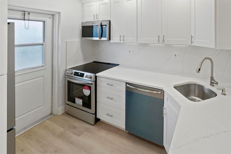 Image 8 of 29 For 1301 Hillsboro Blvd  104