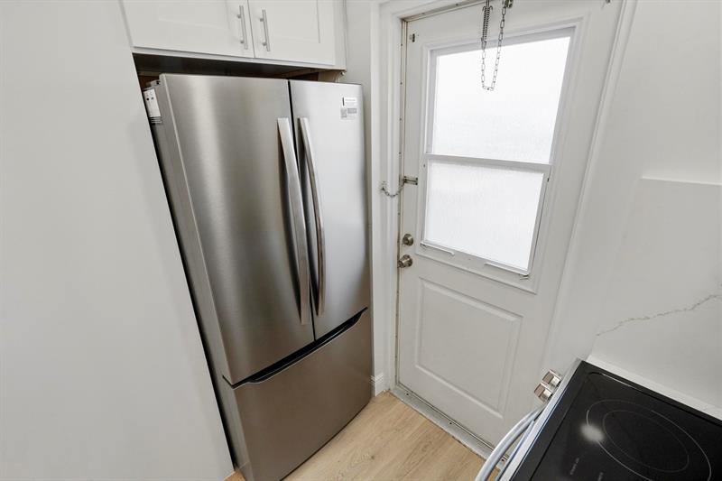 Image 9 of 29 For 1301 Hillsboro Blvd  104