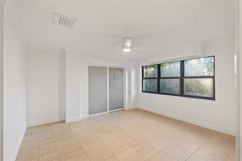 Image 11 of 37 For 5100 N Ocean Blvd  200