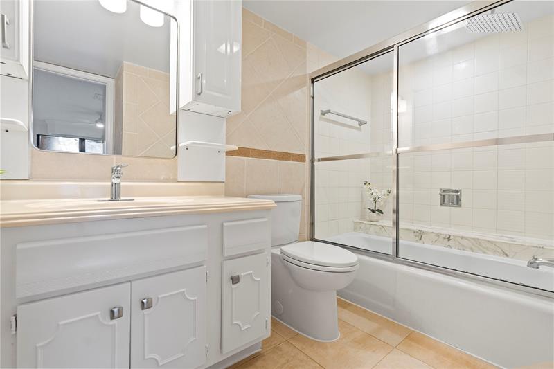 Image 14 of 37 For 5100 N Ocean Blvd  200