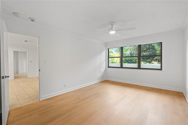 Image 17 of 37 For 5100 N Ocean Blvd  200