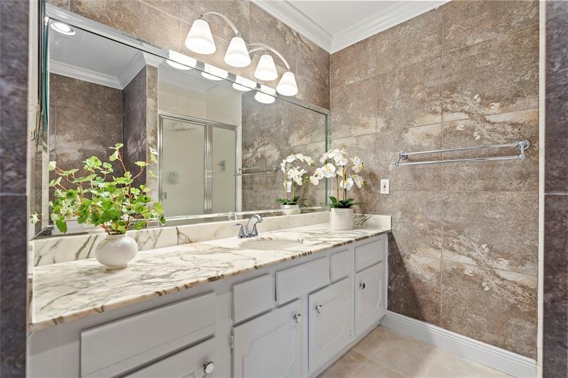 Image 19 of 37 For 5100 N Ocean Blvd  200