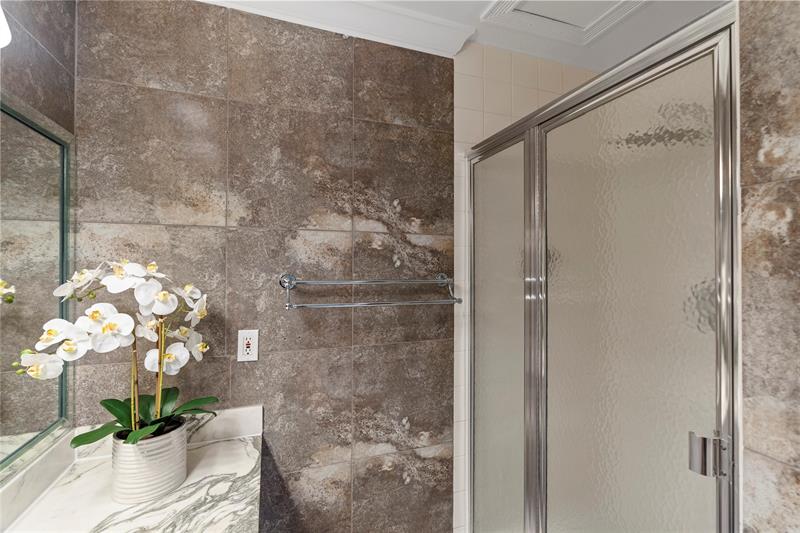 Image 20 of 37 For 5100 N Ocean Blvd  200