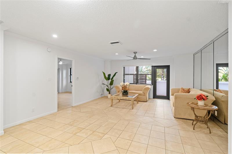 Image 5 of 37 For 5100 N Ocean Blvd  200