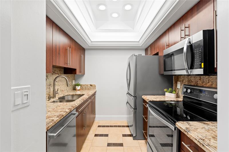 Image 7 of 37 For 5100 N Ocean Blvd  200