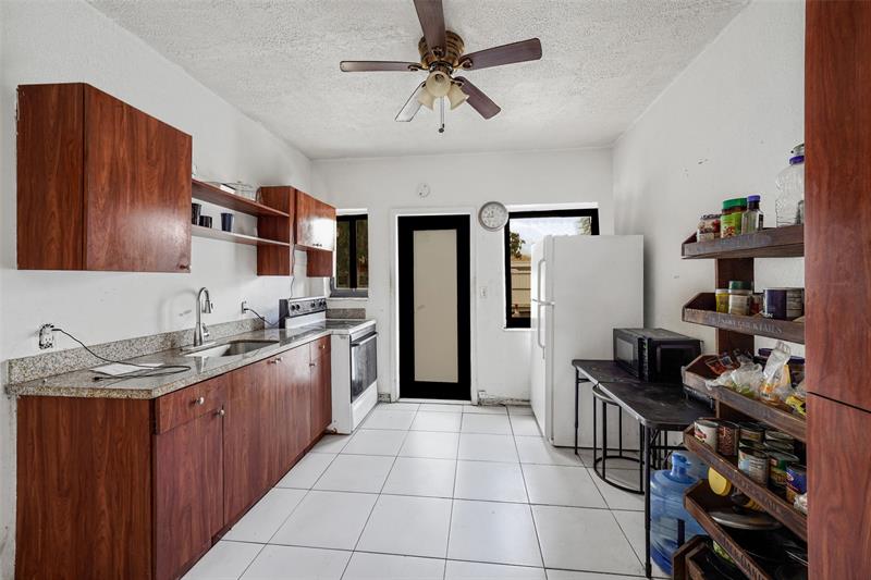 Image 10 of 33 For 12260 Miami Avenue
