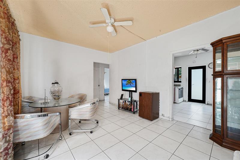 Image 11 of 33 For 12260 Miami Avenue