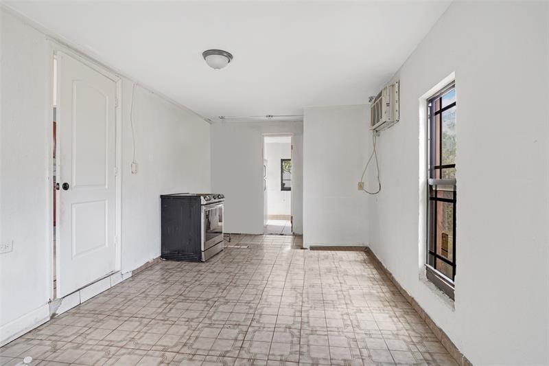 Image 12 of 33 For 12260 Miami Avenue