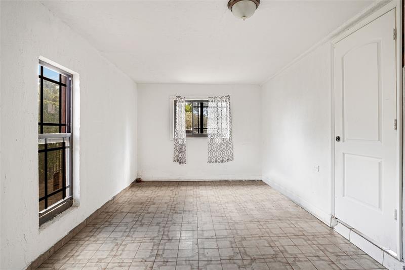 Image 13 of 33 For 12260 Miami Avenue