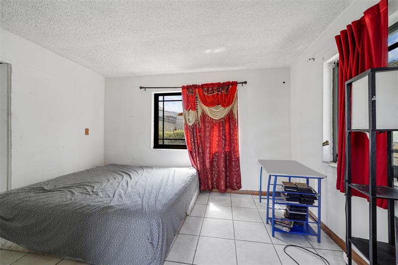 Image 18 of 33 For 12260 Miami Avenue
