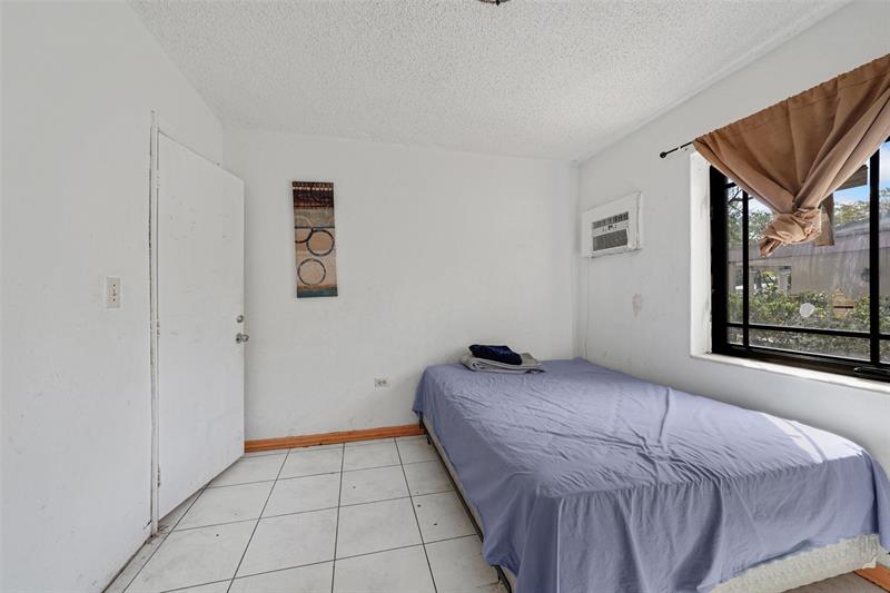 Image 20 of 33 For 12260 Miami Avenue