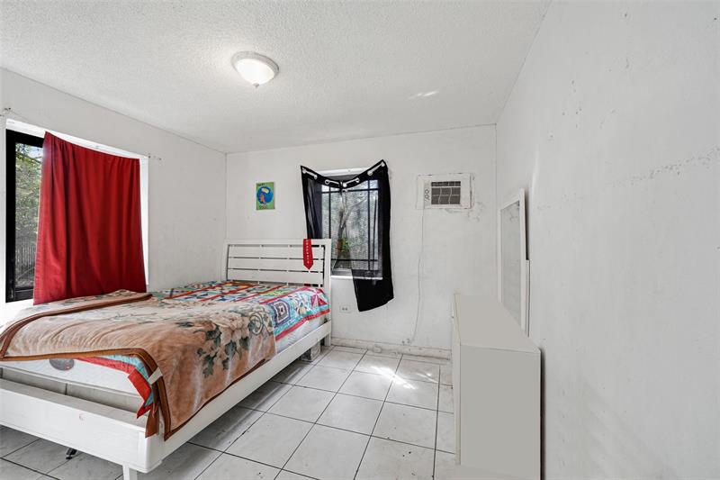 Image 6 of 33 For 12260 Miami Avenue